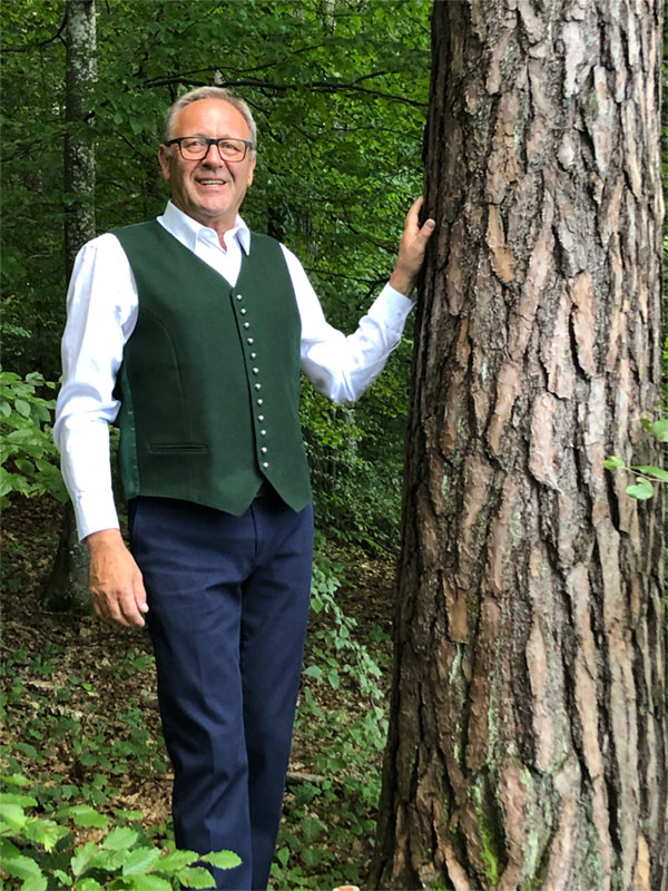 Josef Huber Waldgenussquelle - Waldguide und Experte für Aromatherapie - vertrieb von Ätherischen Ölen und NAturkosmetik in Österreich